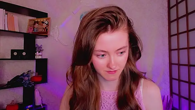 KateCuddle online show from December 19, 5:29 am