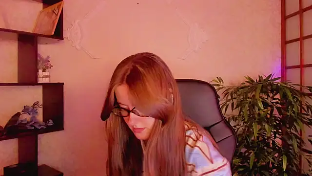 KateCuddle online show from March 12, 2:30 am