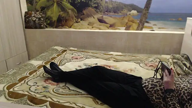 Aphelandra online show from March 18, 4:15 pm