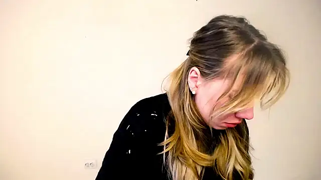 Sport Tall Doll online show from April 27, 8:01 am