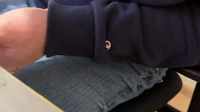 Snapshot of rickyi2023 chatting on February 6, 3:37 pm rickyi2023 online show from February 6, 3:37 pm