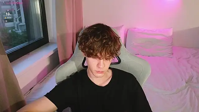 Snapshot of cute_thomas chatting on June 18, 6:34 pm cute thomas online show from June 18, 6:34 pm