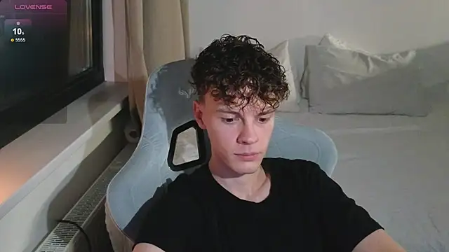 Snapshot of cute_thomas chatting on July 10, 8:22 pm cute thomas online show from July 10, 8:22 pm