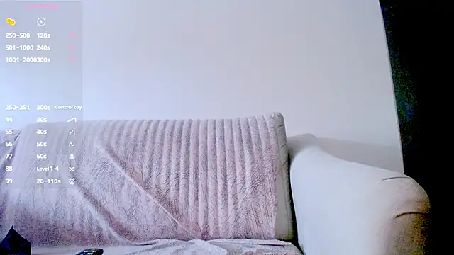 Snapshot of AmazingBitch chatting on February 18, 6:37 am AmazingBitch online show from February 18, 6:37 am