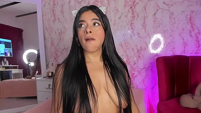 SophiieWilson  online show from October 14, 3:40 am