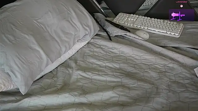 charlotte 01 online show from March 13, 5:22 am