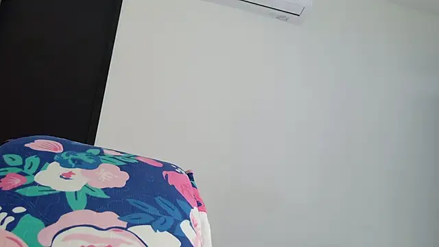 Snapshot of celeste_sea chatting on April 28, 7:19 pm celeste sea online show from April 28, 7:19 pm