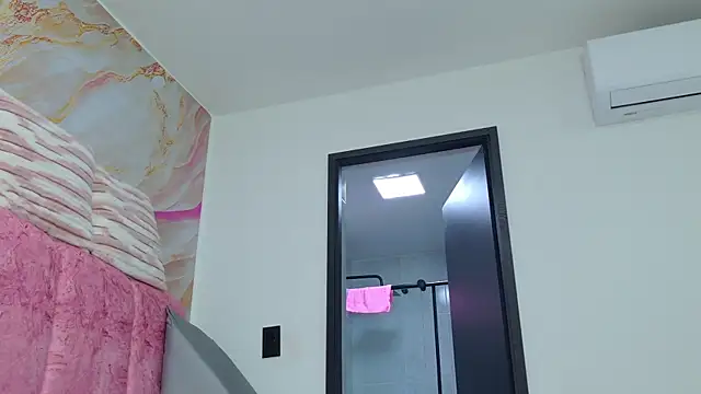 Snapshot of celeste_sea chatting on May 27, 1:57 am celeste sea online show from May 27, 1:57 am