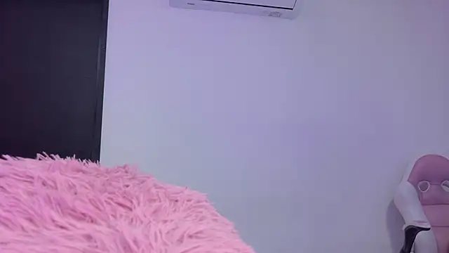 Snapshot of celeste_sea chatting on June 3, 7:19 pm celeste sea online show from June 3, 7:19 pm