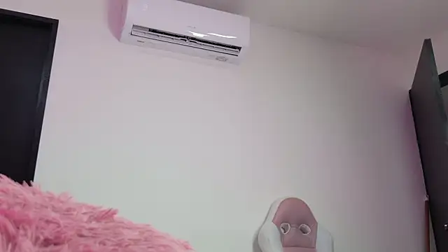 Snapshot of celeste_sea chatting on June 4, 7:20 pm celeste sea online show from June 4, 7:20 pm
