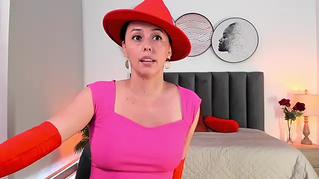 Snapshot of SaharaGarcia__ chatting on February 12, 6:40 pm SaharaGarcia online show from February 12, 6:40 pm