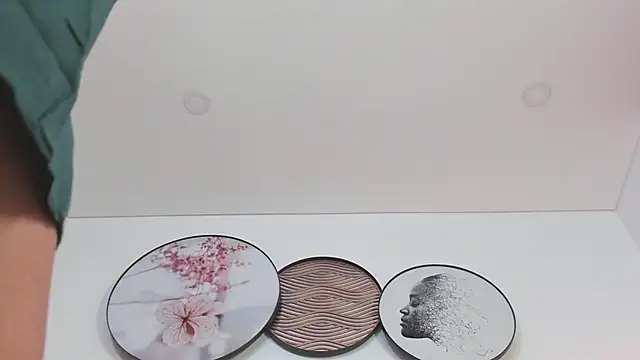 Snapshot of SaharaGarcia__ chatting on February 26, 1:43 am SaharaGarcia online show from February 26, 1:43 am