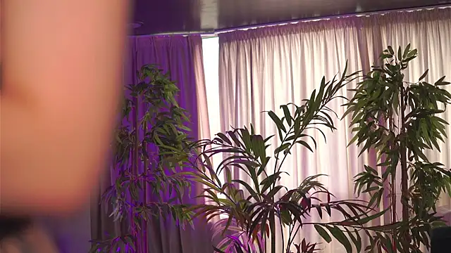 HotSkinnyX online show from November 9, 9:40 am