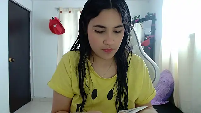 Snapshot of InocentHeaven1 chatting on February 8, 1:22 pm InocentHeaven1 online show from February 8, 1:22 pm