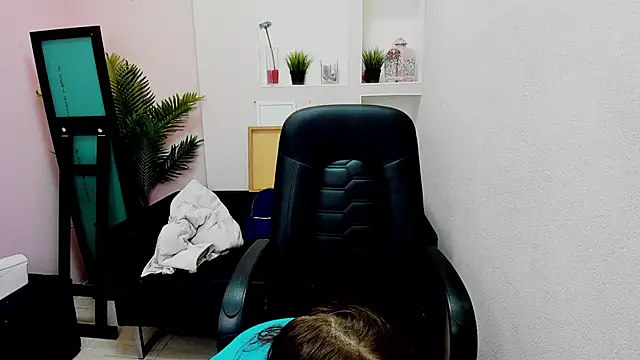 Persephoni online show from February 9, 5:40 am