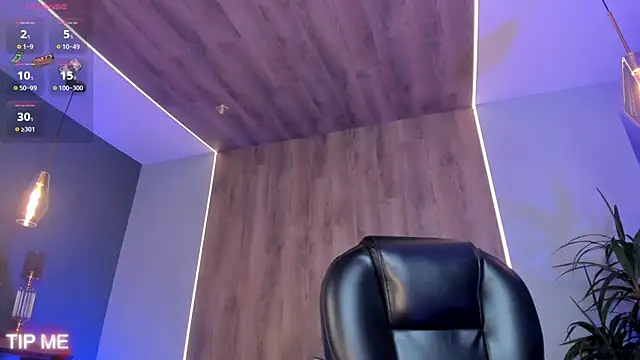 Snapshot of SophieBarnett chatting on October 25, 12:51 am SophieBarnett online show from October 25, 12:51 am