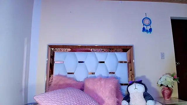 Snapshot of Julieth_Rossi chatting on February 23, 7:22 am Julieth Rossi online show from February 23, 7:22 am