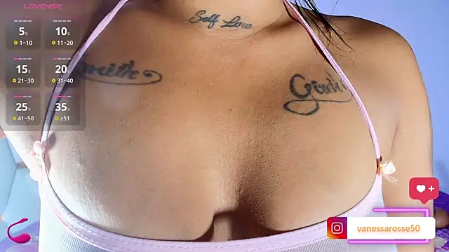 Snapshot of Julieth_Rossi chatting on October 3, 10:51 pm Julieth Rossi online show from October 3, 10:51 pm