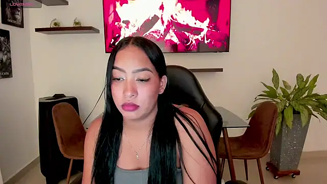 brunetenikole02 online show from September 15, 2:55 am