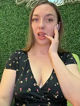 Snapshot of Janeee chatting on February 15, 10:33 am Janeee online show from February 15, 10:33 am