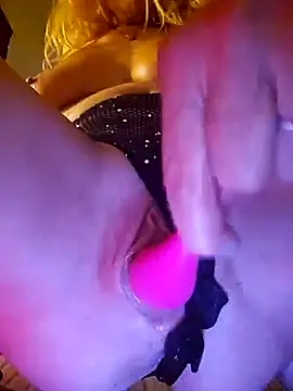 sexynini83 online show from December 27, 1:00 am