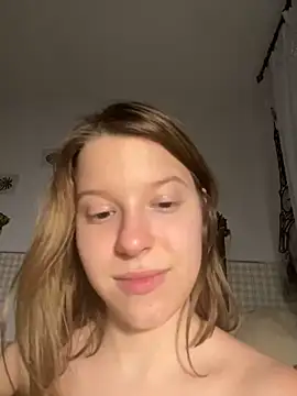 kimczii online show from February 14, 1:29 pm