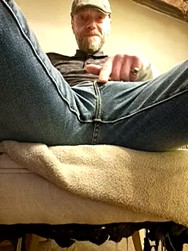 Snapshot of eddouxxx78 chatting on December 28, 9:31 am eddouxxx78 online show from December 28, 9:31 am