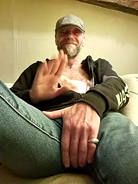 Snapshot of eddouxxx78 chatting on February 8, 7:16 pm eddouxxx78 online show from February 8, 7:16 pm