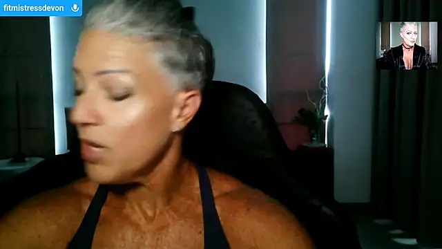Snapshot of Devon2020 chatting on May 9, 4:39 am Devon2020 online show from May 9, 4:39 am