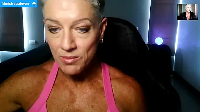 Snapshot of Devon2020 chatting on August 4, 6:16 am Devon2020 online show from August 4, 6:16 am