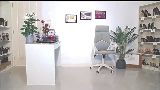 Hotbeebee online show from March 9, 9:35 am