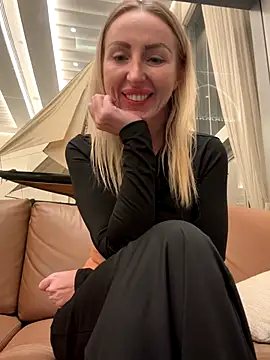 Snapshot of Allys chatting on November 9, 2:04 pm Allys online show from November 9, 2:04 pm