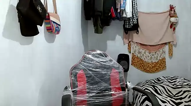 angelamarie1 online show from February 13, 2:23 am