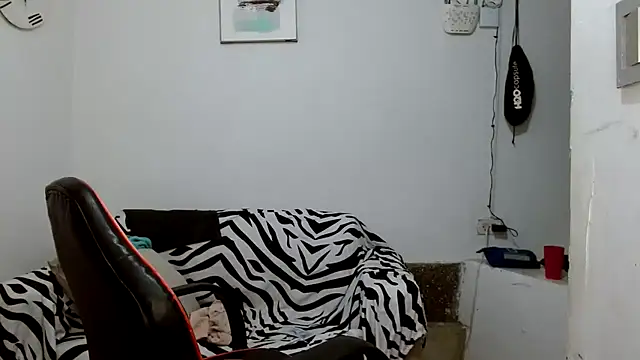 angelamarie1 online show from April 5, 7:44 pm