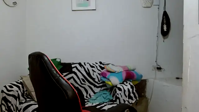 angelamarie1 online show from April 7, 10:48 am