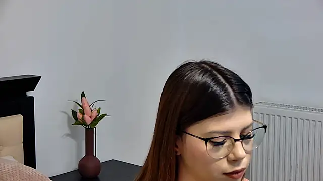 Sierra Halle online show from March 16, 8:54 pm