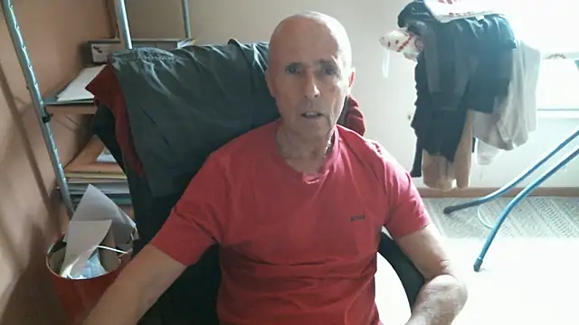 Snapshot of olibrius71 chatting on February 21, 1:12 pm olibrius71 online show from February 21, 1:12 pm