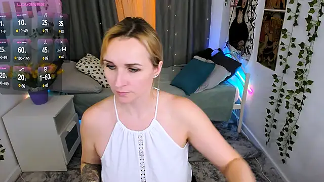 Snapshot of Karinella_x chatting on March 21, 9:12 pm Karinella x online show from March 21, 9:12 pm