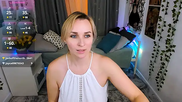 Snapshot of Karinella_x chatting on March 22, 12:17 am Karinella x online show from March 22, 12:17 am