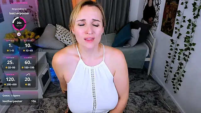 Snapshot of Karinella_x chatting on March 22, 3:20 am Karinella x online show from March 22, 3:20 am