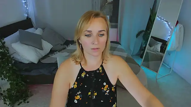 Snapshot of Karinella_x chatting on September 19, 9:26 pm Karinella x online show from September 19, 9:26 pm