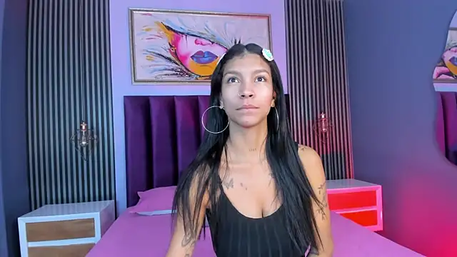 LauraAristizabal online show from March 11, 12:50 pm