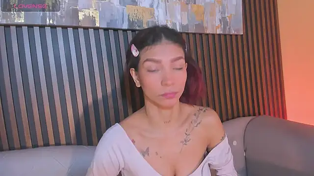 LauraAristizabal online show from September 15, 1:00 pm