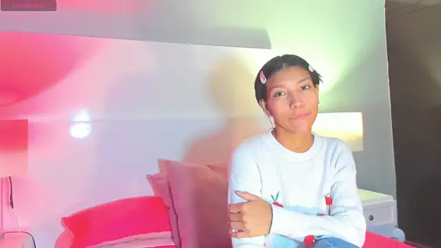 LauraAristizabal online show from October 16, 12:50 pm