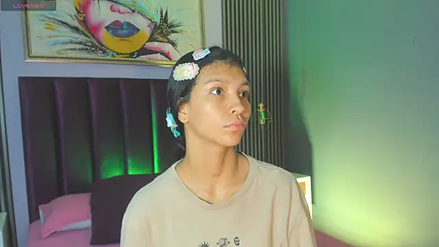 LauraAristizabal online show from October 24, 12:34 pm