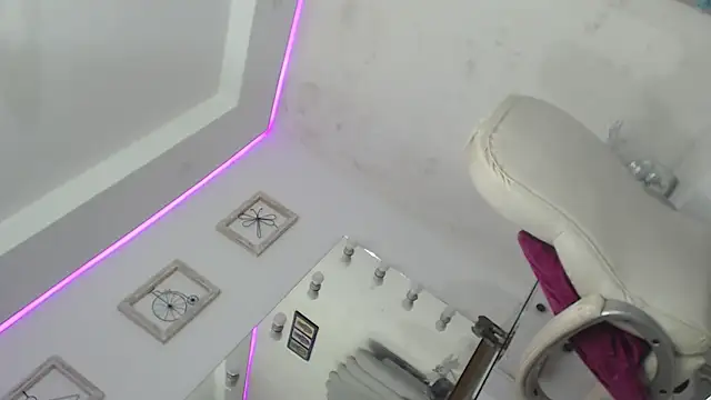 Snapshot of X6uldv8xdollxxx chatting on December 21, 3:36 am X6uldv8xdollxxx online show from December 21, 3:36 am