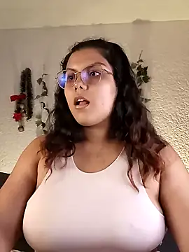 Snapshot of kittylu__ chatting on February 6, 9:11 am kittylu online show from February 6, 9:11 am