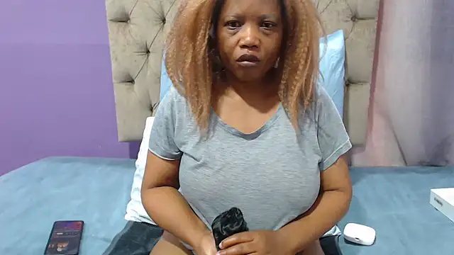 Snapshot of PeachAss4UU chatting on July 29, 6:33 am PeachAss4UU online show from July 29, 6:33 am