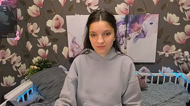 Snapshot of MelaniGrand chatting on December 18, 3:00 pm MelaniGrand online show from December 18, 3:00 pm