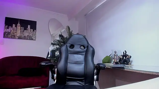 Meghan320 online show from April 20, 11:35 am